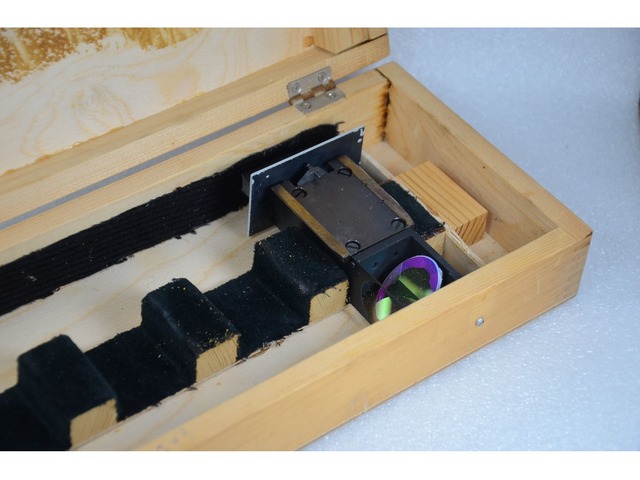 Укладочный ящик для светоделительных пластин от микроскопа ЛЮМАМ