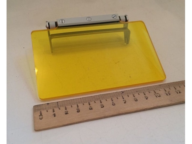 Защитное стекло желтого цвета из комплекта микроскопа микмед 2 вар.11 (РПО11)
