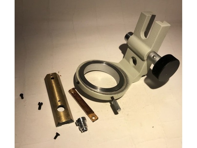 Кронштейн конденсора в комплекте с обратной планкой и зубчатой рейкой регулировки положения креплени